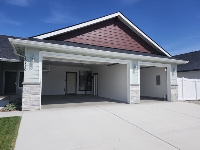 Building Photo - 10850 N Brantley Rd