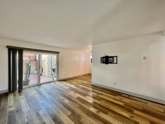 Foto del edificio - Gorgeous 2B/1BA w/ Large Carport & Washer/...