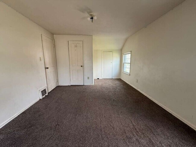 Foto del edificio - 3-BED, 2 BATH BEAUTIFUL SINGLE- FAMILY HOME IN WARRENSVILLE HEIGHTS!
