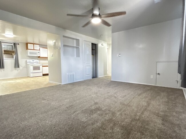 Foto del edificio - No Pet Fees! Wood Circle Home!