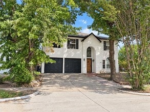 Building Photo - 1330 Kensington Ct
