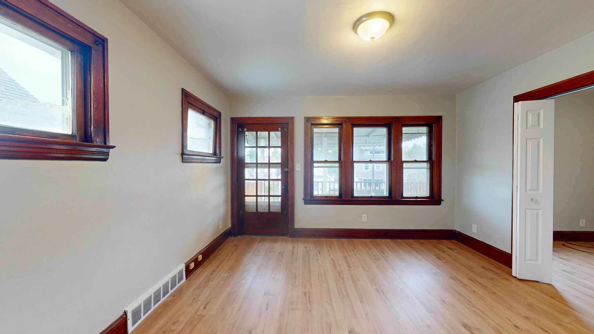 18908 Cherokee Ave Cleveland, OH 44119 – photo 3