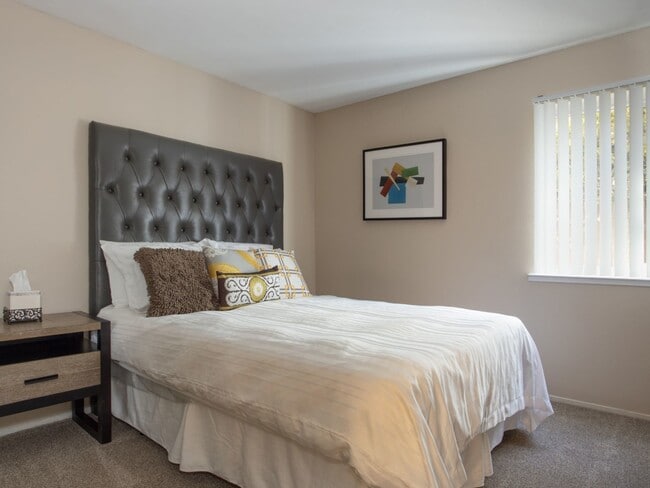 Building Photo - Acacia Apartments