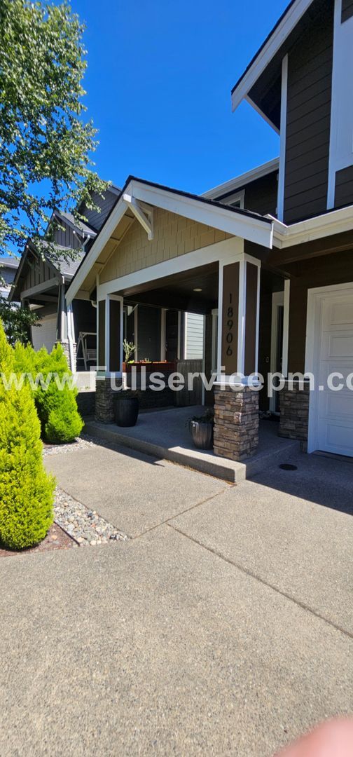 Building Photo - Newer Incredible home with all the amenities!