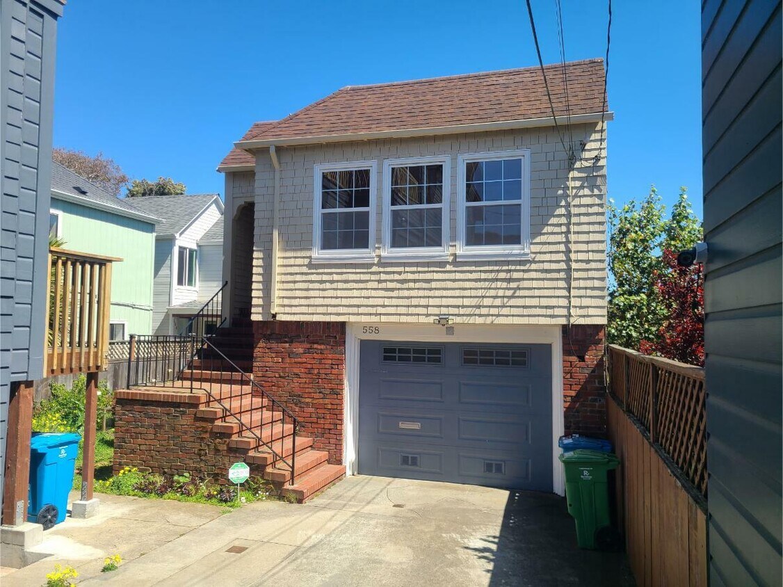 Foto principal - 558 46th Ave