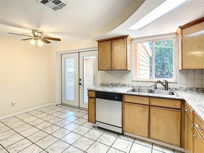 Foto del edificio - 4239 Ridgefield Ave