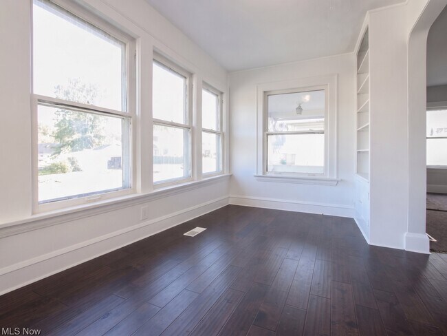 Building Photo - 12716 Thornhurst Ave