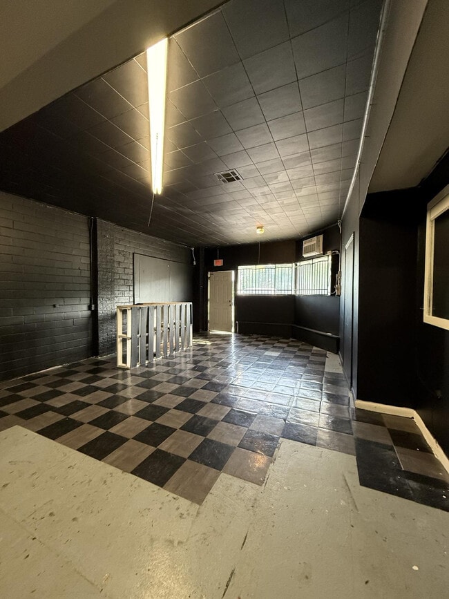 Foto del edificio - 1302 N Raguet St
