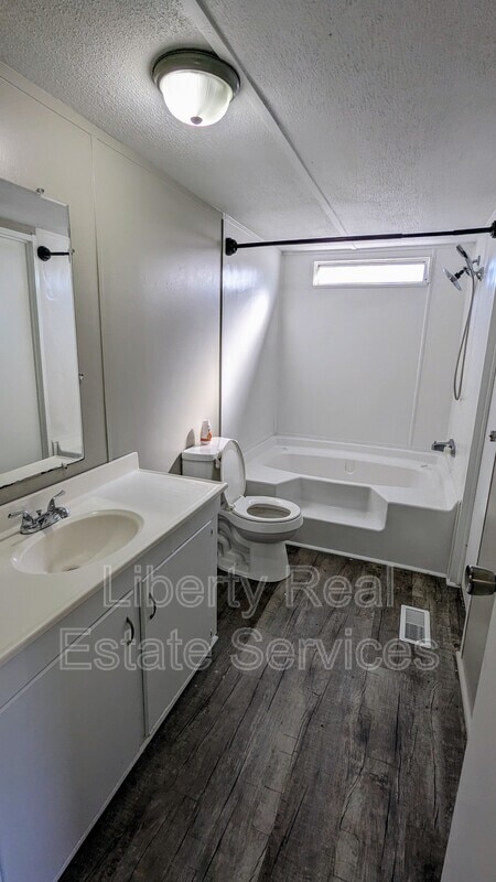 Foto del edificio - 260 Ed Powers Blvd