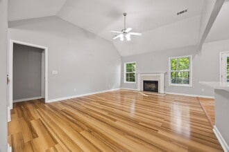 Building Photo - 9552 Lakeview Ct