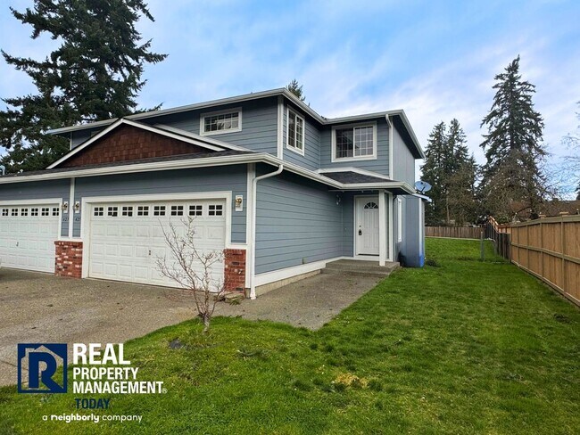 Foto del edificio - Spacious 3-Bedroom Townhome with Garage in Spanaway! MOVE IN SPECIAL! $250.00 OFF 2 MONTH's RENT!