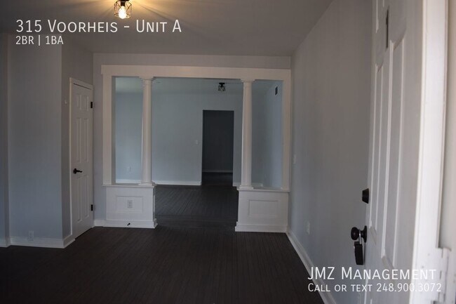Building Photo - FRESHLY RENOVATED TOWNHOME STYLE UNIT ON T...