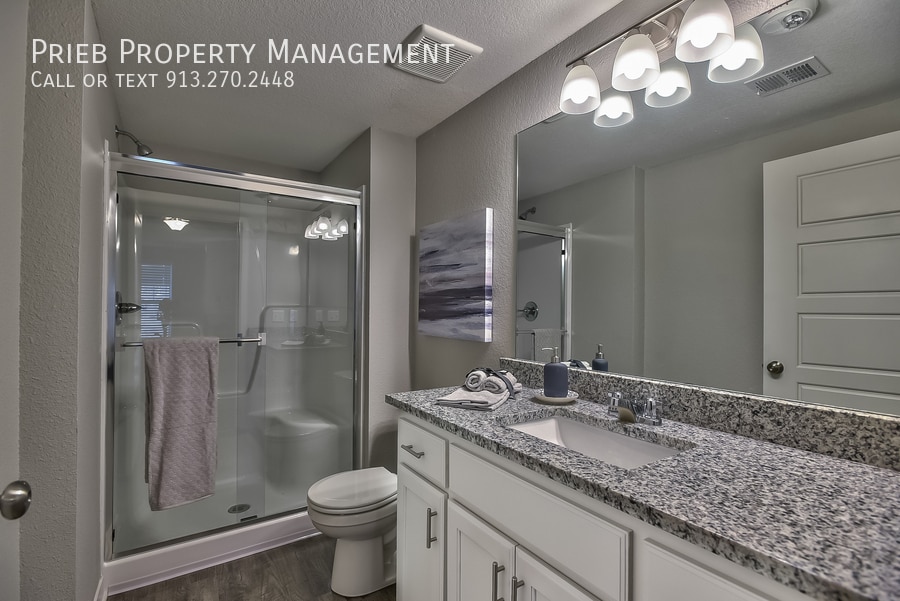 Foto principal - 12321 S Chelsea St