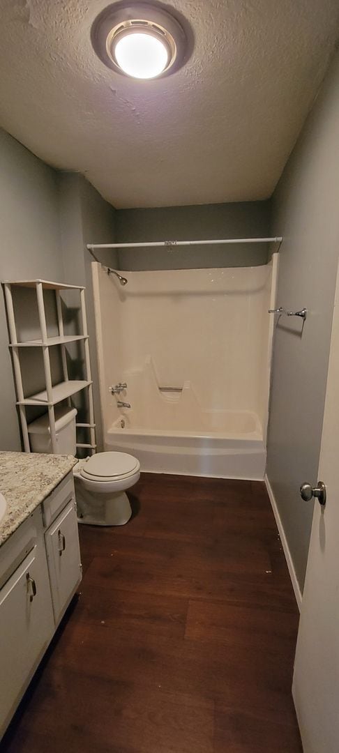 Building Photo - 2 Bedroom 1 Bath Condo Style Apartment