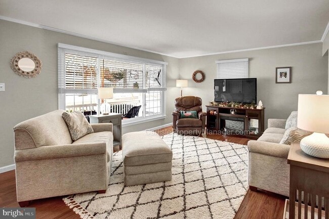 Building Photo - Ranch with partially finished basement, tw...