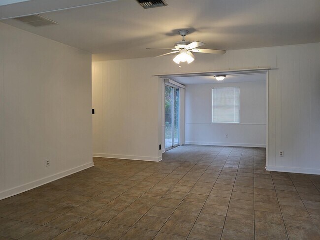 Building Photo - 1225 5th St