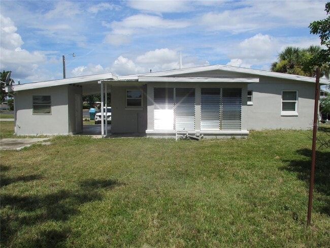 Foto del edificio - 22147 Bahama Ave