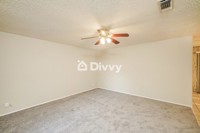Foto del edificio - 7030 Grand Valley St, San Antonio, TX 78242