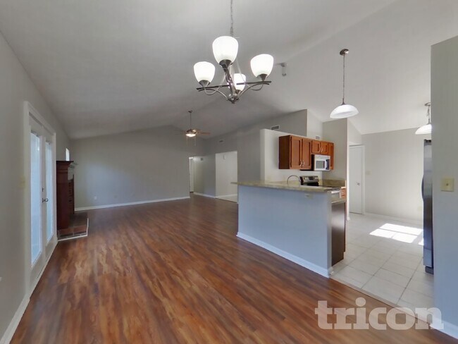 Foto del edificio - 6044 McClellan Ct