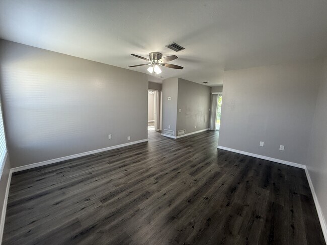 Foto del edificio - 518 Briarwood Rd