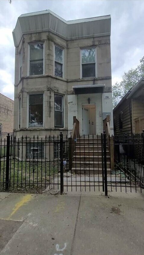 Foto principal - 5632 S Lowe Ave