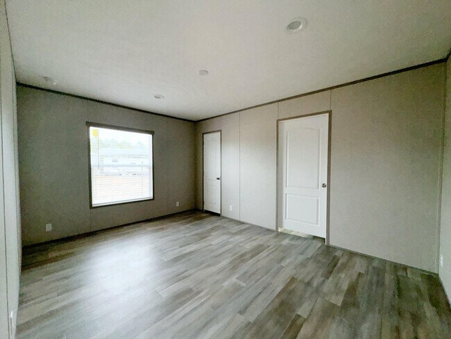 Building Photo - 4704 Bobolink Way