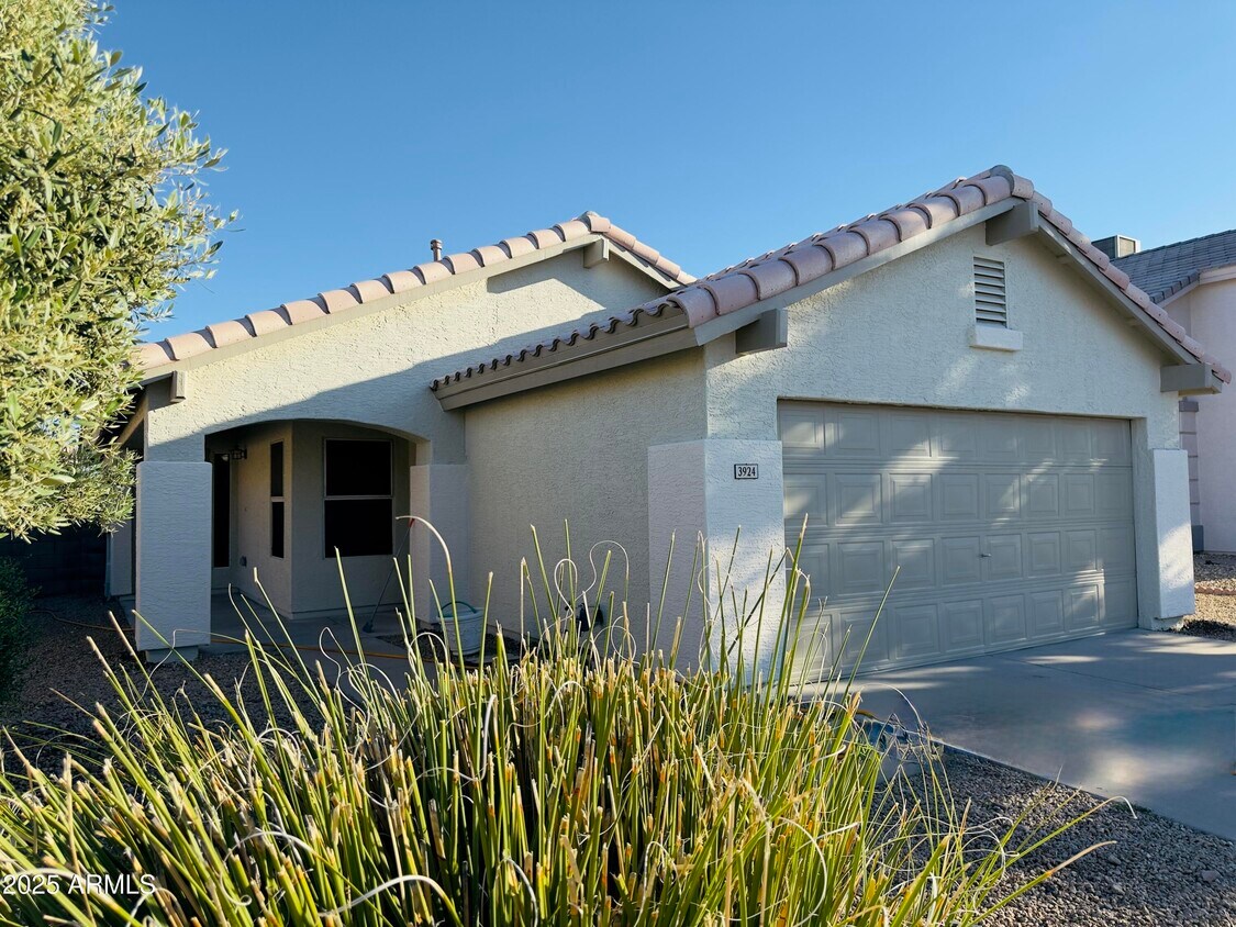 Primary Photo - 3924 E Renee Dr