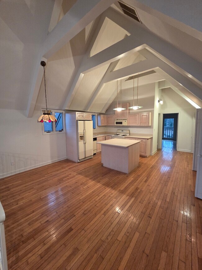 Foto del edificio - 548 River Bend Rd