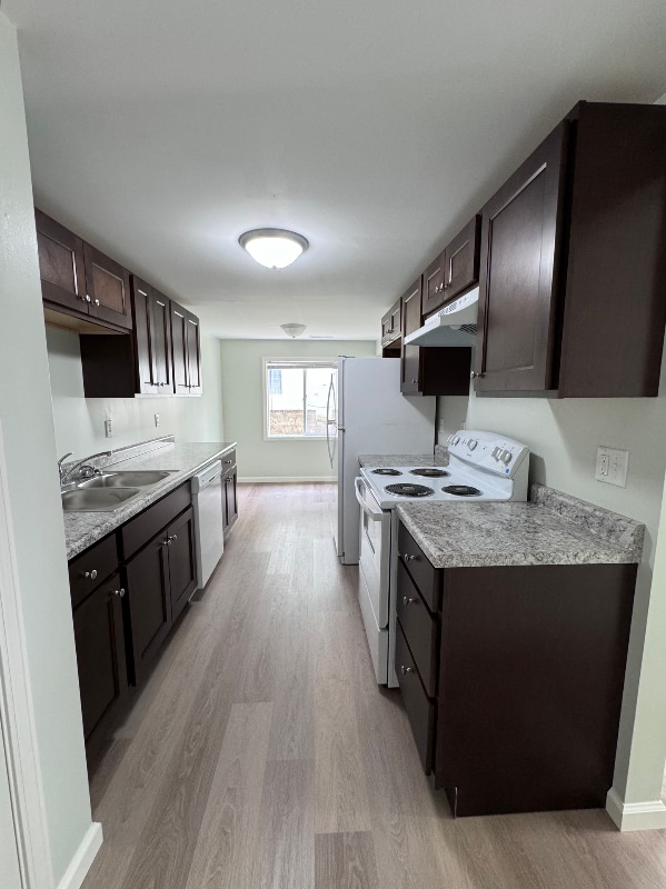 247 E Main St