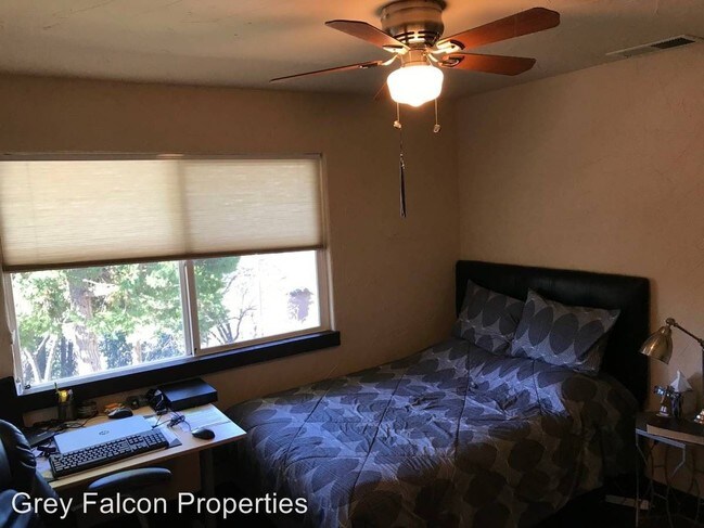Building Photo - 3 br, 3.5 bath House - 1754 Country Club Dr.