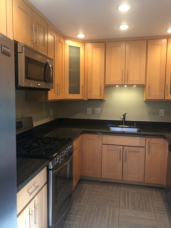 Foto del edificio - 471 Sierra Vista Ave