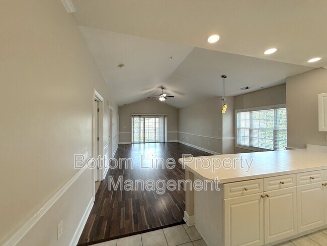 Foto del edificio - 8639 Coralbell Ln