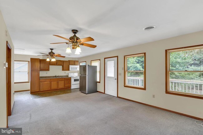 Building Photo - 1049 Yoder Dr