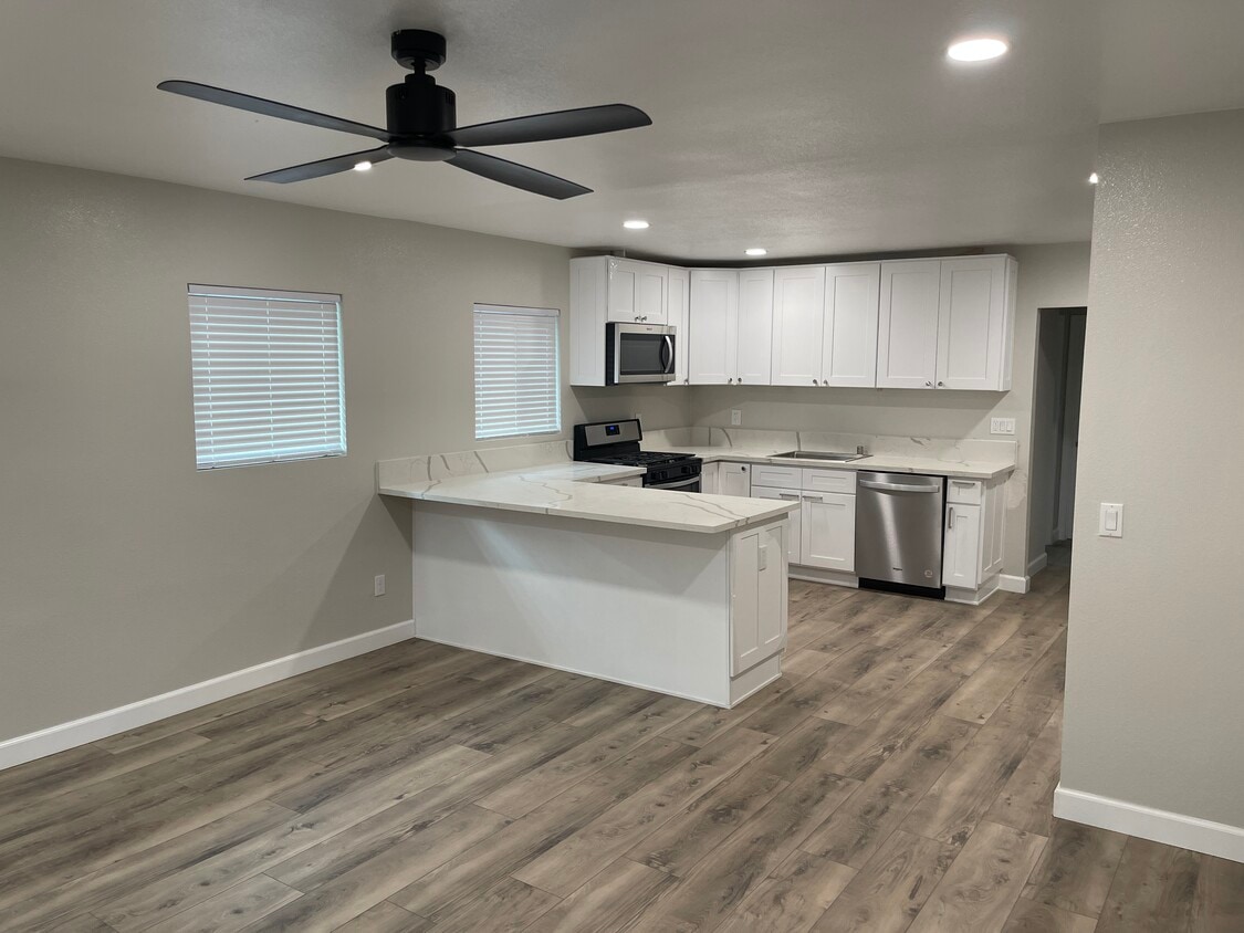 Kitchen. - 1012 Cypress Ave