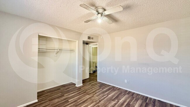 Foto del edificio - 404 E Quail Ave