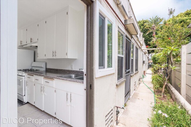 Building Photo - 1 br, 1 bath Apartment - 1502 Maple Street...