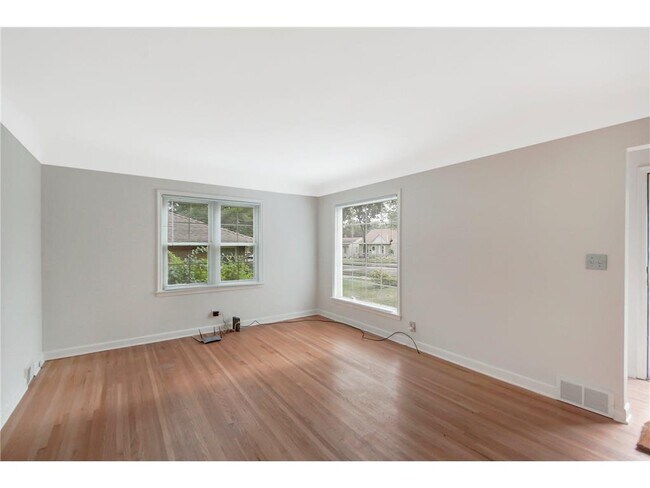 Foto del edificio - 3233 Hayes St NE