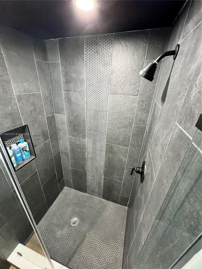 Building Photo - 1337 NE 3rd Ave