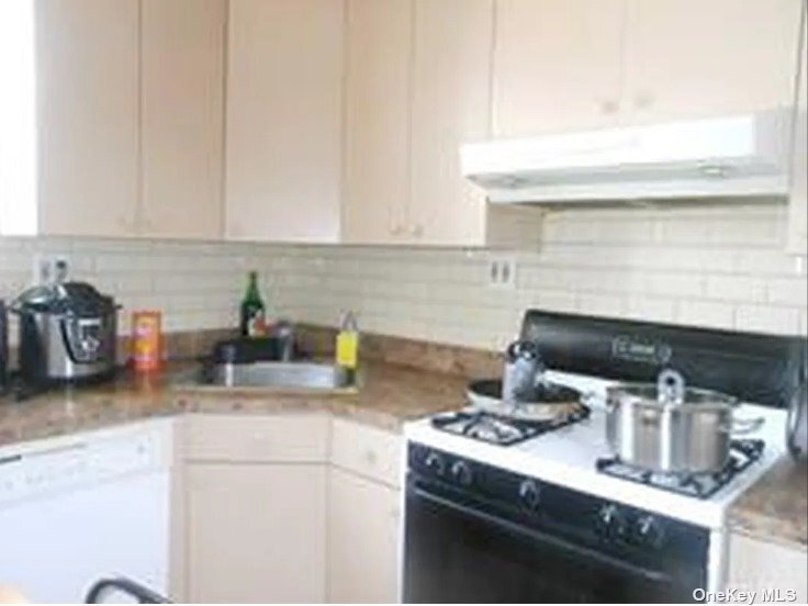 Foto principal - 83-28 Parsons Blvd