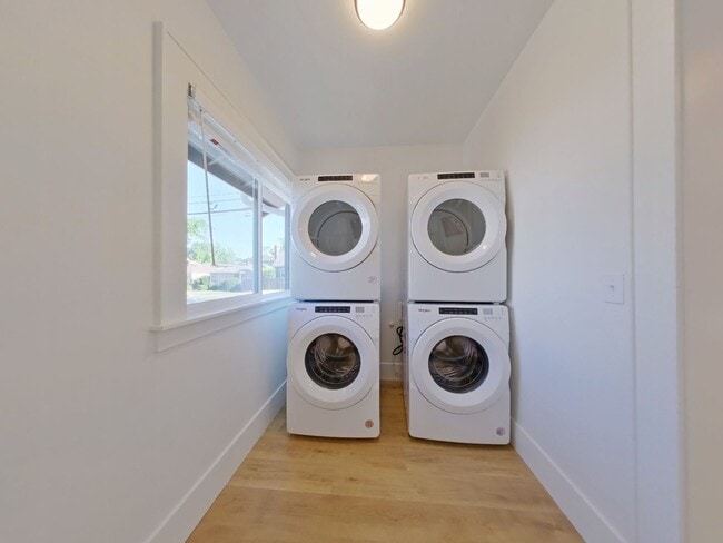 Foto del edificio - Remodeled 7 bedroom plus bonus room campus house!