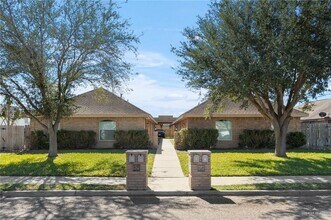 Building Photo - 705 W Bronze Dr