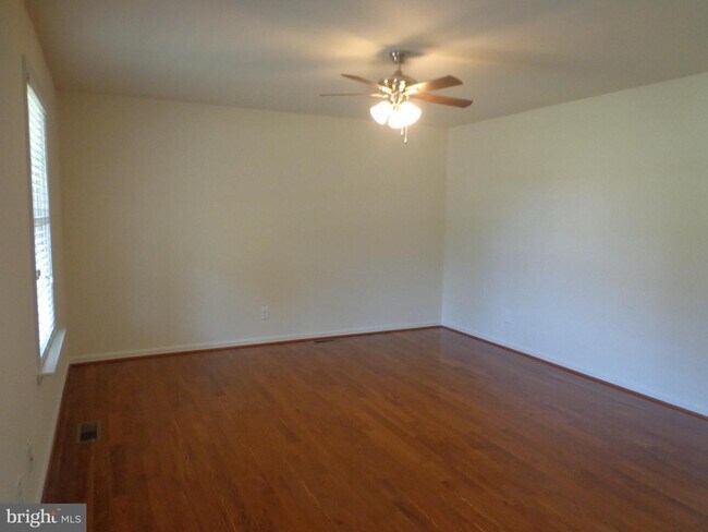 Foto del edificio - 23280 Greenbrier Rd