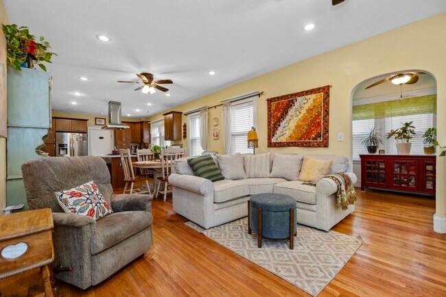 Foto del edificio - 200 Woodside Ave