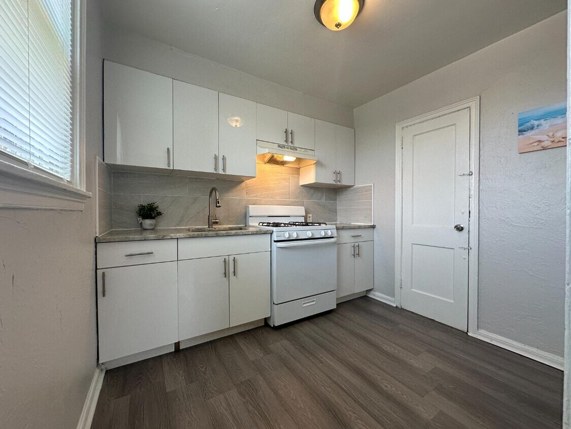 Foto principal - 1033 Fanshawe St