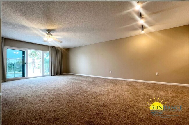 Building Photo - Beautiful 2 Bedroom Gulf Front Condo on Ok...