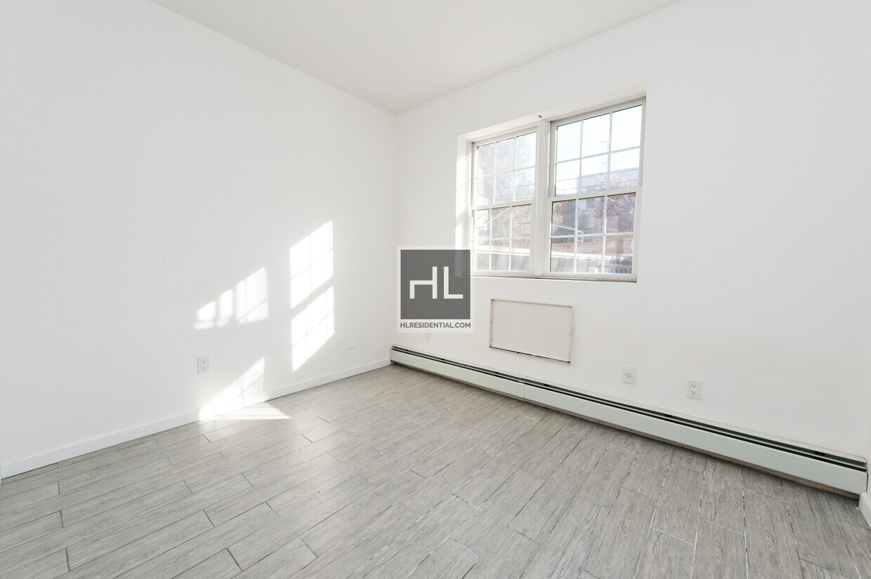 CRESCENT STREET Room for Rent in Queens, NY