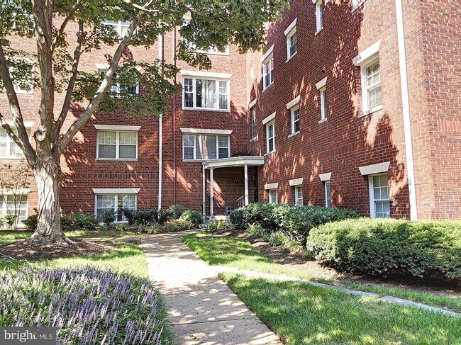 Building Photo - 1304 N Meade St