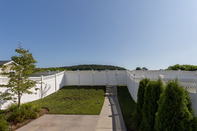 Building Photo - Townhouse for Rent in Preston Lake *****Fo...