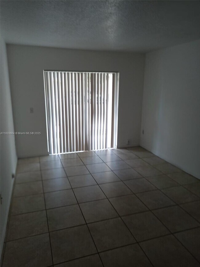 Building Photo - 3 bedroom in Miami Gardens FL 33056