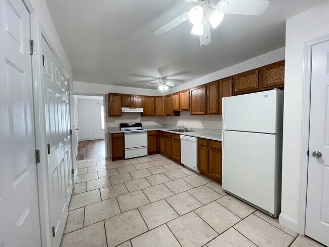 Foto del edificio - 2460 East 5th Street